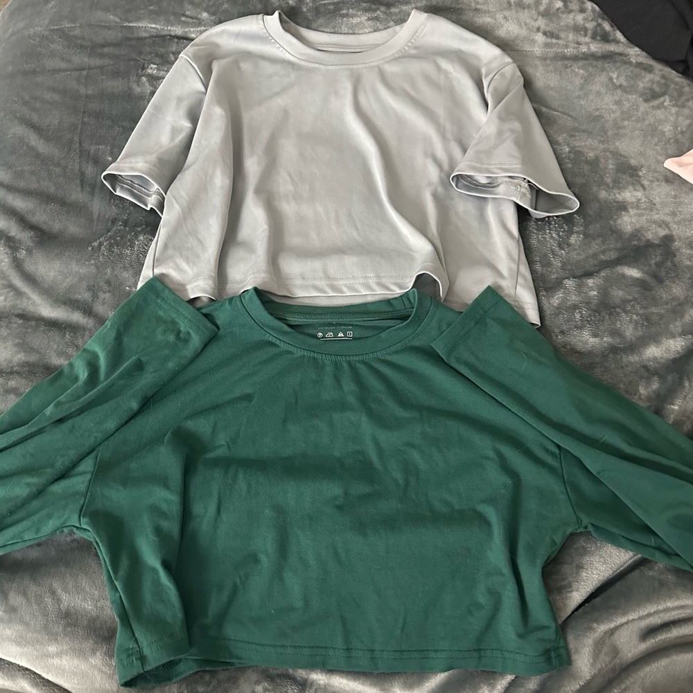 bundle of 2 crop tops
